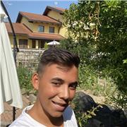 Salve, sono un ragazzo di 18 anni, che deve frequentare la 5 liceo dell’istituto alberghiero. Sono appassionato alla lingua francese ormai da molti oltre allo studio scolastico, studio anche da auto didatta. Ho conseguito un diploma in lingua francese di